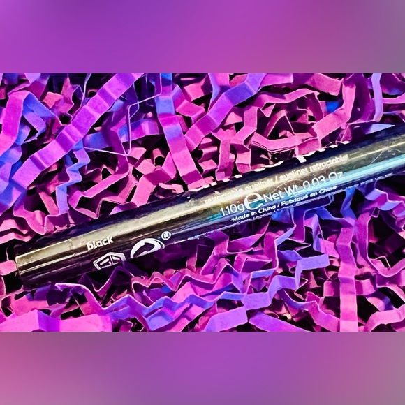 Lottie London AM to PM Retractable Eyeliner in Black - Picture 11 of 11